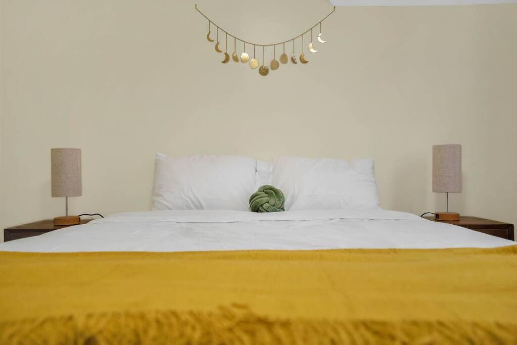 Апартаменты Golden Gem In Heart Of East Rock Quiet 3Br Near Dt And Yale Нью-Хейвен Экстерьер фото